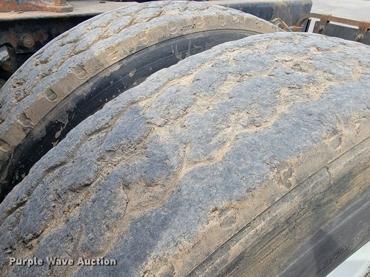 image for item JE9933 1992 Ford Aeromax I9000  semi truck