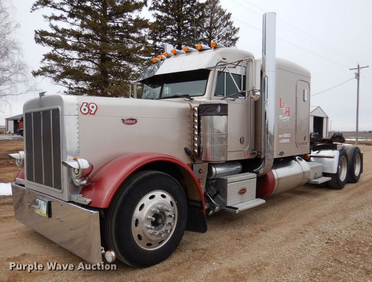 image for item JK9525 2001 Peterbilt 379  semi truck