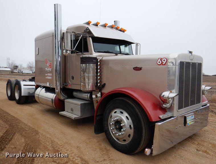 image for item JK9525 2001 Peterbilt 379  semi truck