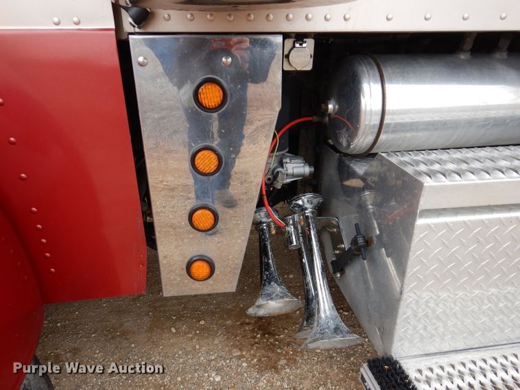 image for item JK9525 2001 Peterbilt 379  semi truck