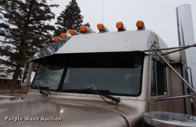 image for item JK9525 2001 Peterbilt 379  semi truck