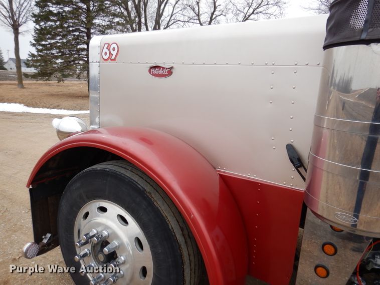 image for item JK9525 2001 Peterbilt 379  semi truck