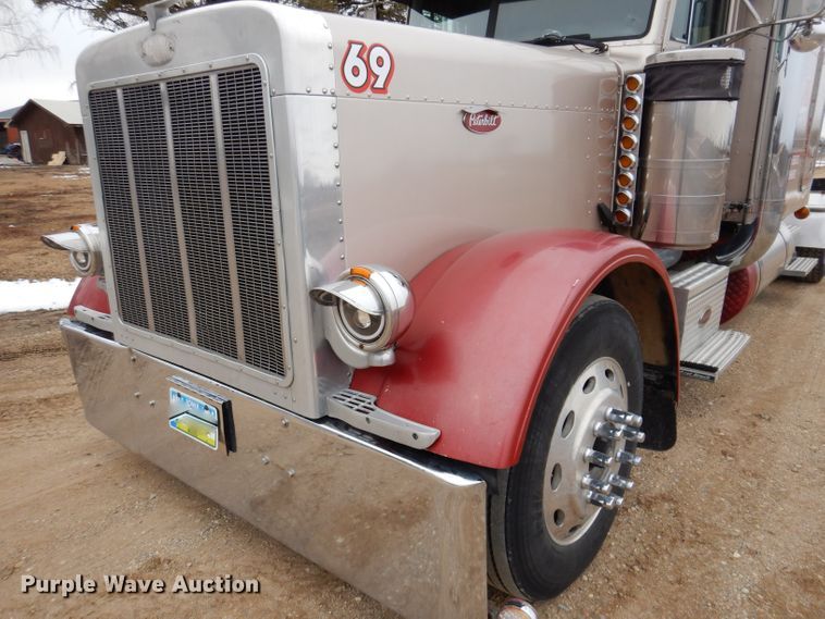 image for item JK9525 2001 Peterbilt 379  semi truck