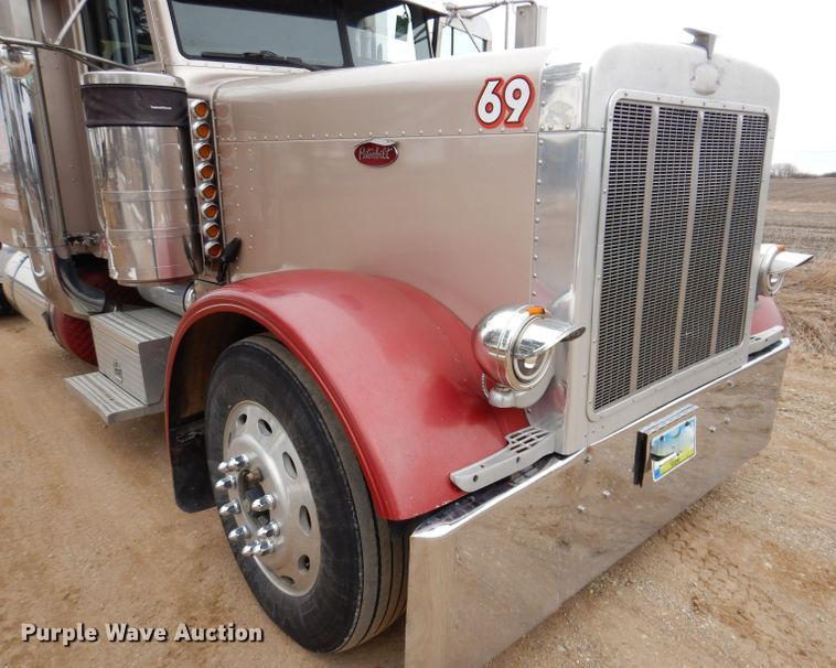 image for item JK9525 2001 Peterbilt 379  semi truck