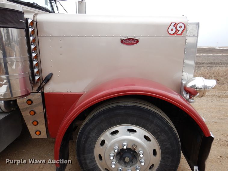 image for item JK9525 2001 Peterbilt 379  semi truck