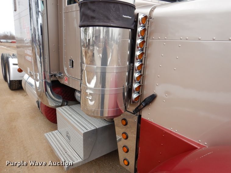 image for item JK9525 2001 Peterbilt 379  semi truck