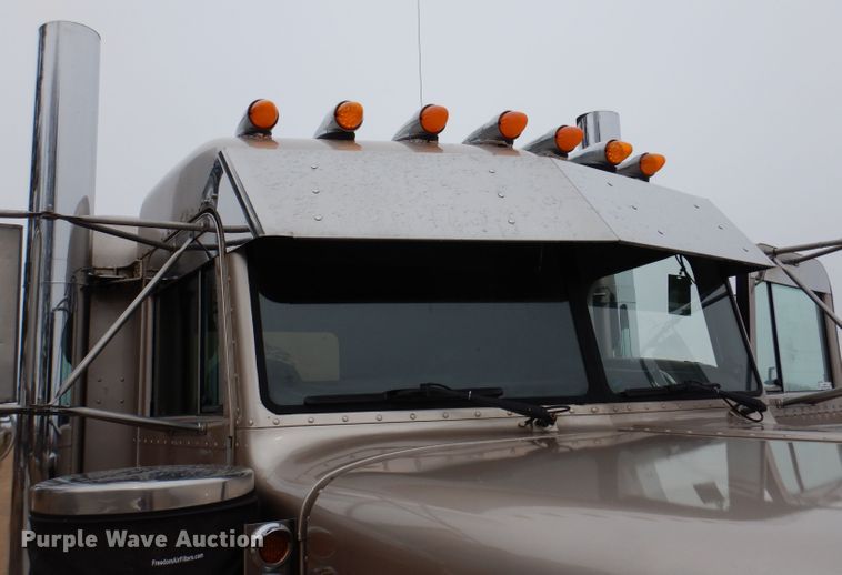 image for item JK9525 2001 Peterbilt 379  semi truck