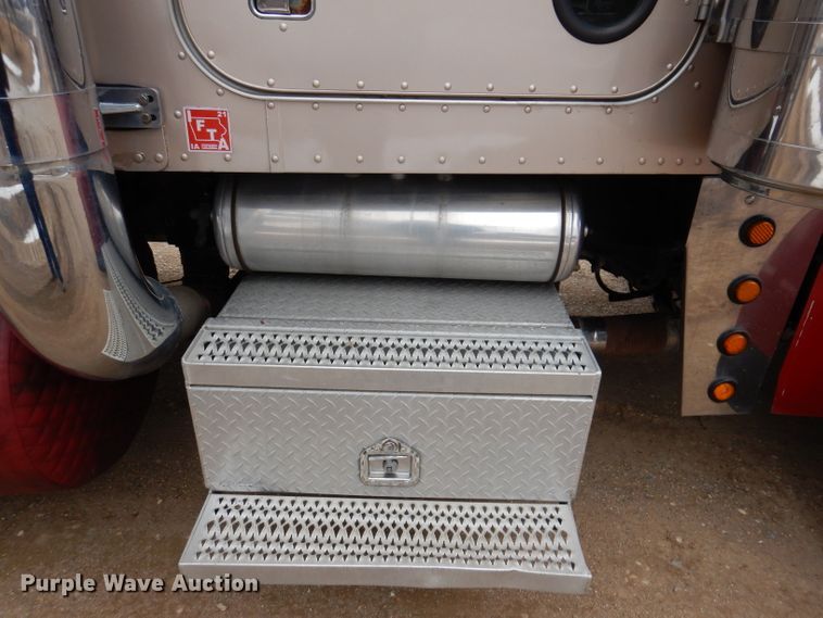 image for item JK9525 2001 Peterbilt 379  semi truck