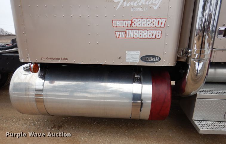 image for item JK9525 2001 Peterbilt 379  semi truck