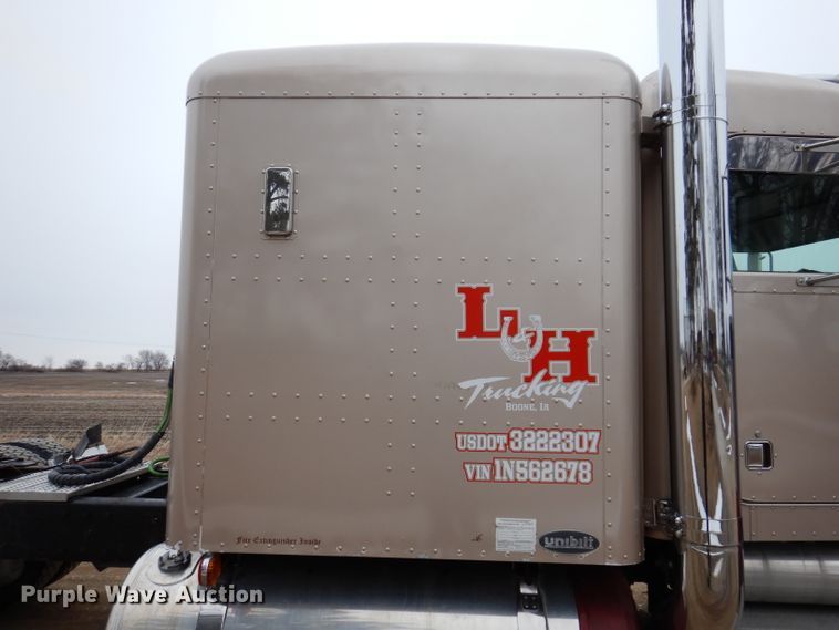 image for item JK9525 2001 Peterbilt 379  semi truck