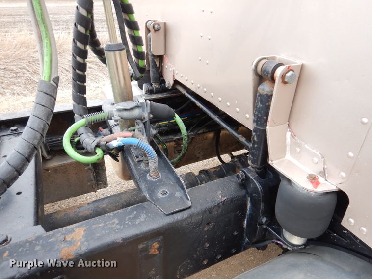 image for item JK9525 2001 Peterbilt 379  semi truck