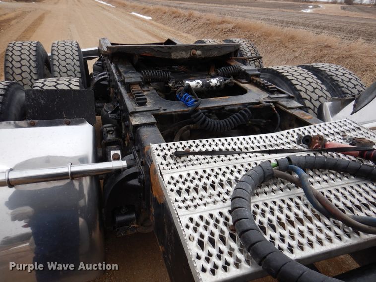 image for item JK9525 2001 Peterbilt 379  semi truck