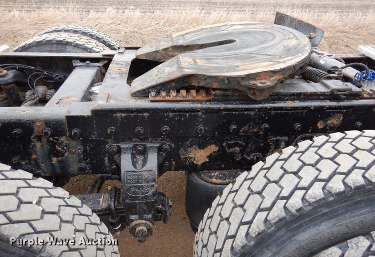 image for item JK9525 2001 Peterbilt 379  semi truck