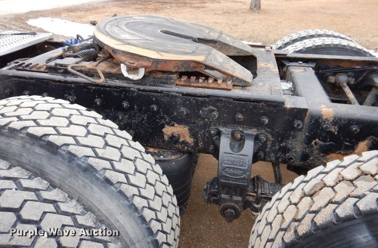 image for item JK9525 2001 Peterbilt 379  semi truck