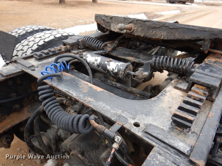 image for item JK9525 2001 Peterbilt 379  semi truck