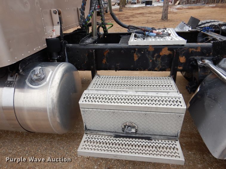 image for item JK9525 2001 Peterbilt 379  semi truck