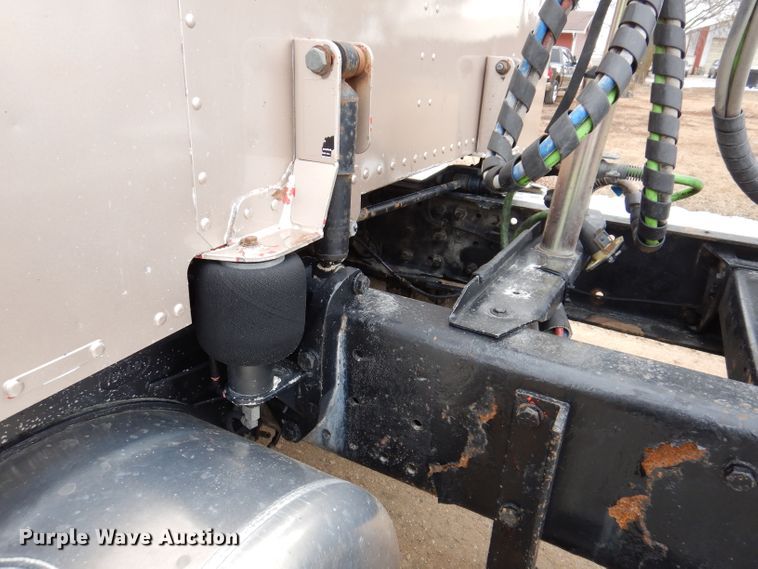 image for item JK9525 2001 Peterbilt 379  semi truck