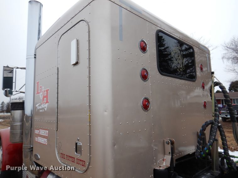 image for item JK9525 2001 Peterbilt 379  semi truck