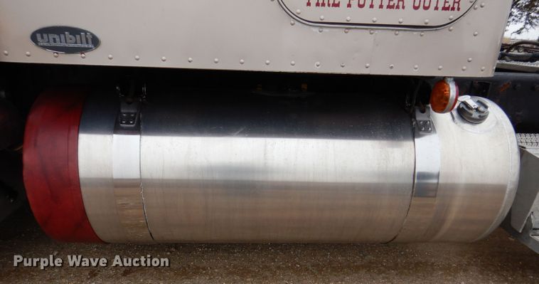 image for item JK9525 2001 Peterbilt 379  semi truck