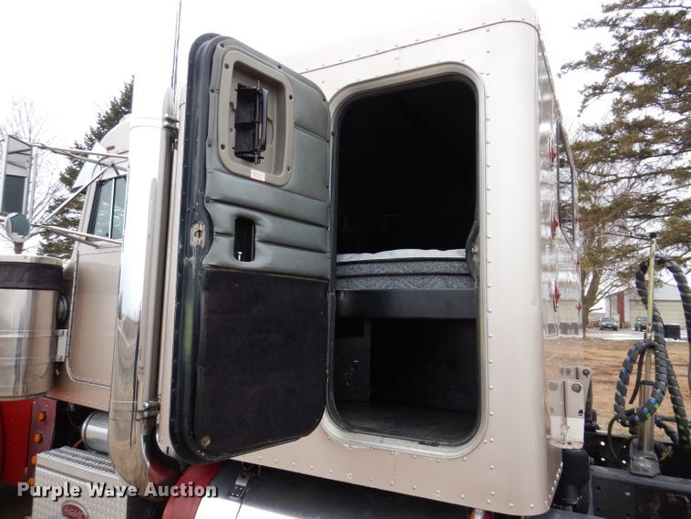 image for item JK9525 2001 Peterbilt 379  semi truck
