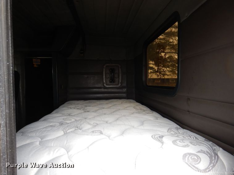 image for item JK9525 2001 Peterbilt 379  semi truck