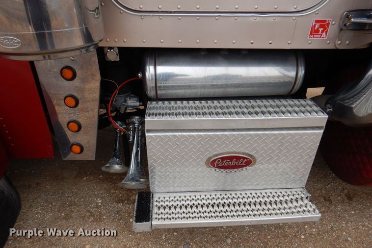 image for item JK9525 2001 Peterbilt 379  semi truck