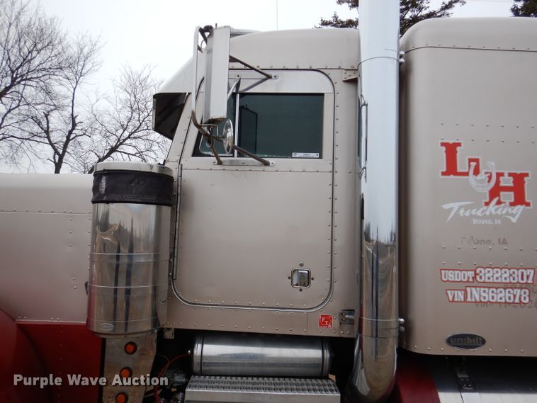 image for item JK9525 2001 Peterbilt 379  semi truck