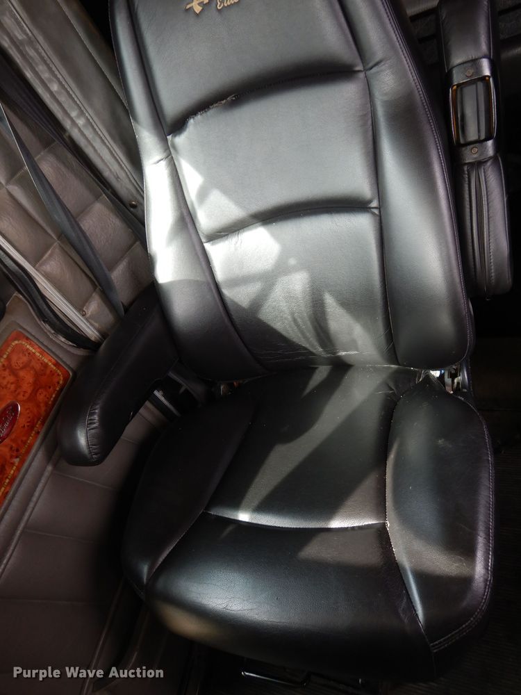 image for item JK9525 2001 Peterbilt 379  semi truck