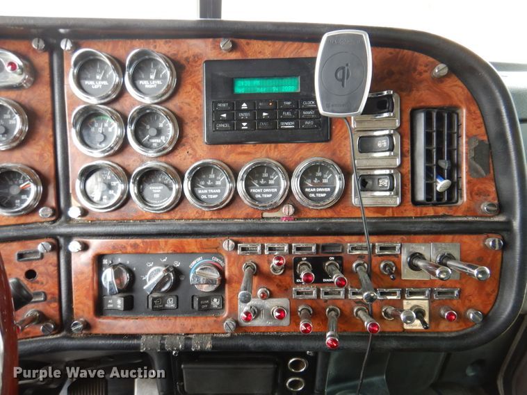 image for item JK9525 2001 Peterbilt 379  semi truck