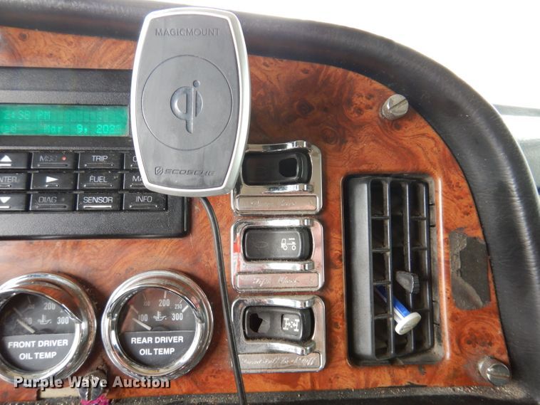 image for item JK9525 2001 Peterbilt 379  semi truck