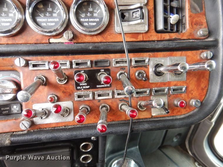 image for item JK9525 2001 Peterbilt 379  semi truck