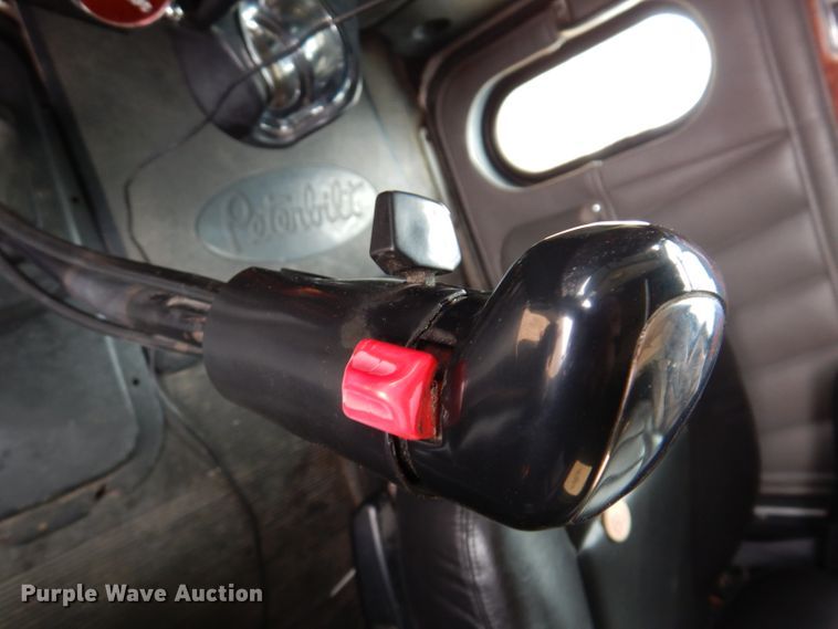 image for item JK9525 2001 Peterbilt 379  semi truck