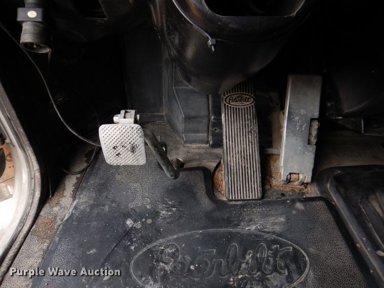 image for item JK9525 2001 Peterbilt 379  semi truck