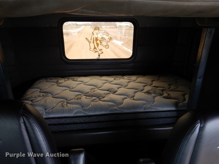 image for item JK9525 2001 Peterbilt 379  semi truck