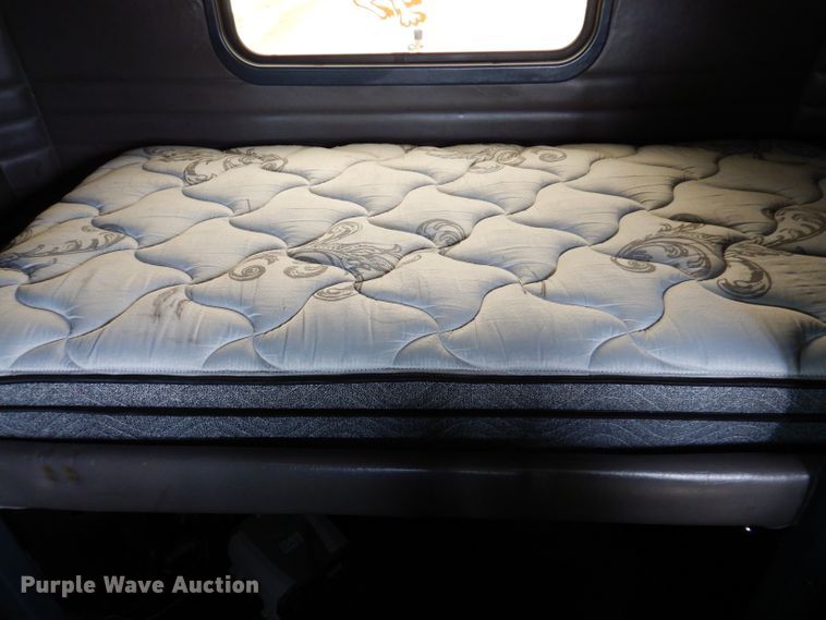 image for item JK9525 2001 Peterbilt 379  semi truck