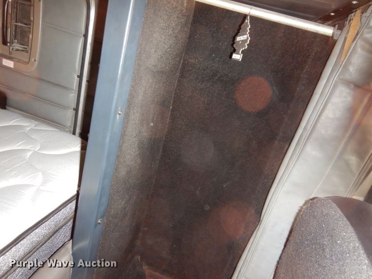 image for item JK9525 2001 Peterbilt 379  semi truck