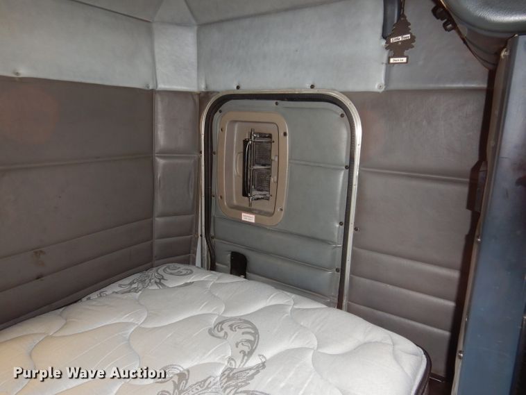 image for item JK9525 2001 Peterbilt 379  semi truck