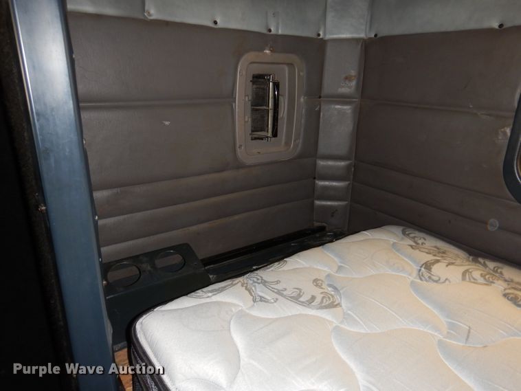 image for item JK9525 2001 Peterbilt 379  semi truck