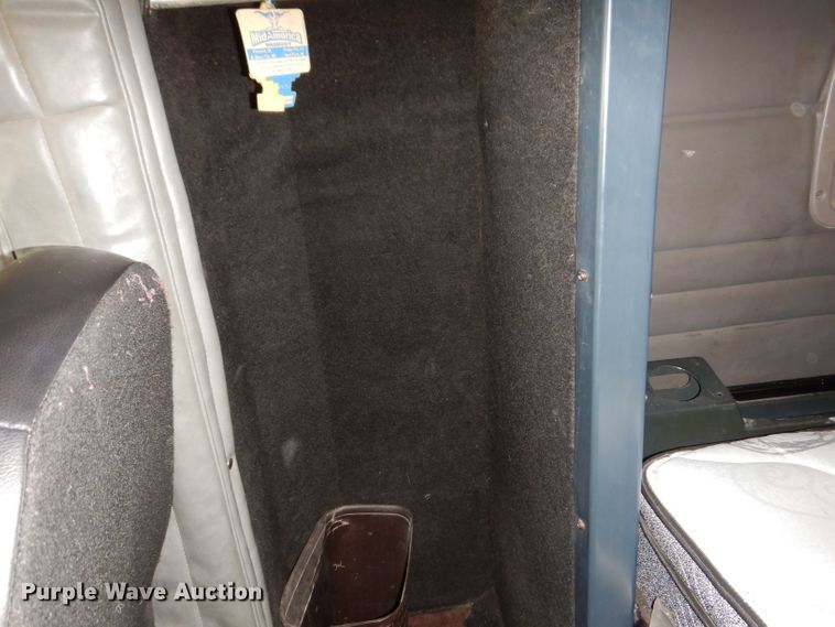 image for item JK9525 2001 Peterbilt 379  semi truck