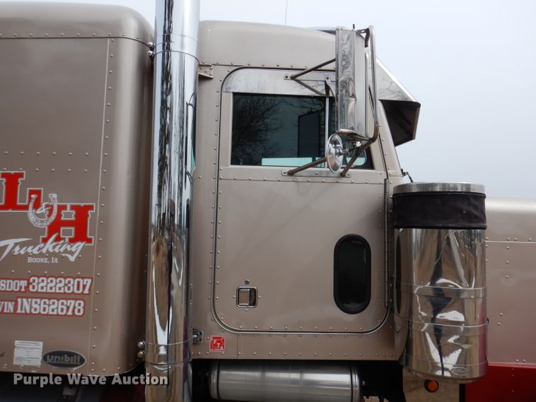 image for item JK9525 2001 Peterbilt 379  semi truck