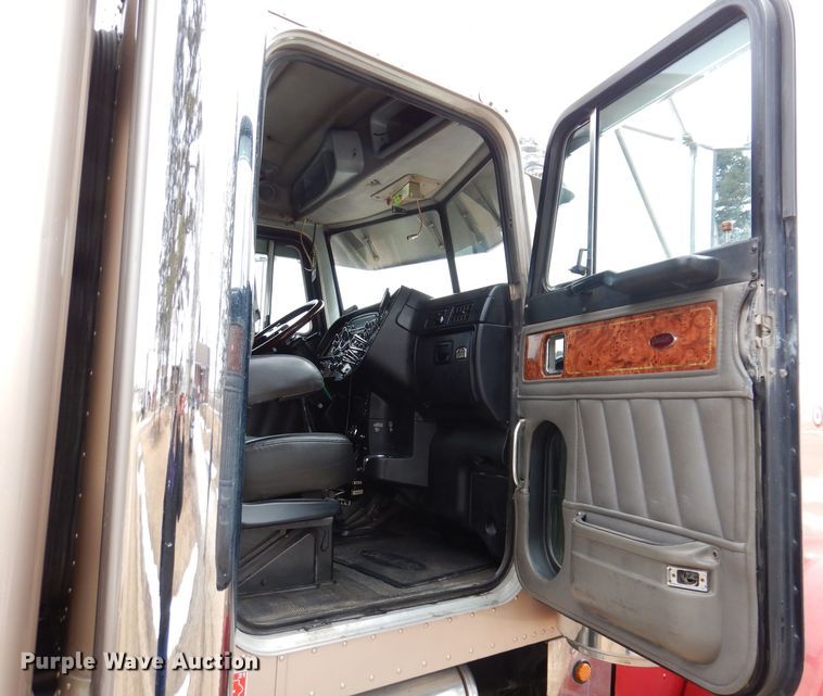 image for item JK9525 2001 Peterbilt 379  semi truck