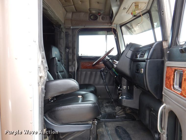 image for item JK9525 2001 Peterbilt 379  semi truck