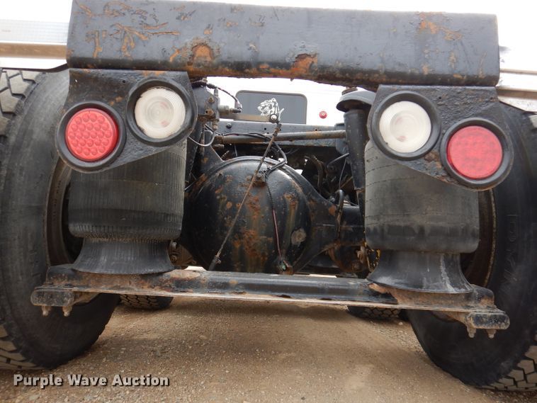 image for item JK9525 2001 Peterbilt 379  semi truck