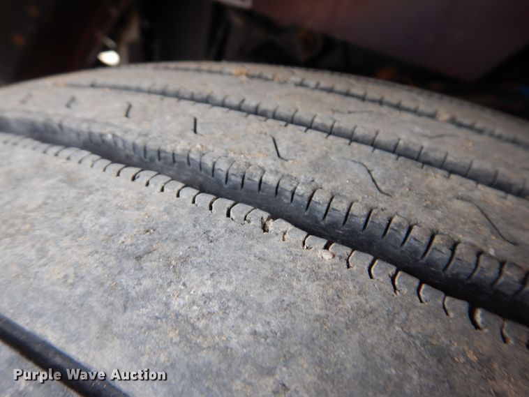 image for item JK9525 2001 Peterbilt 379  semi truck