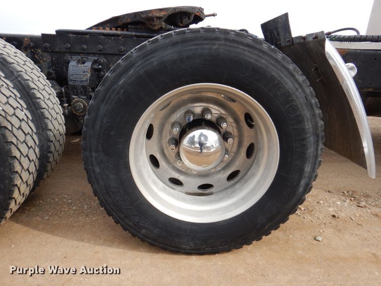 image for item JK9525 2001 Peterbilt 379  semi truck