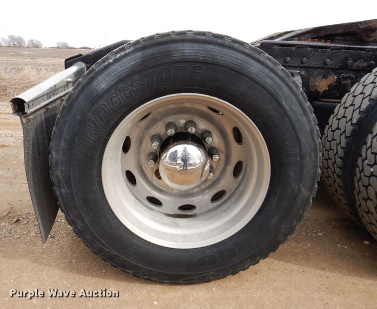 image for item JK9525 2001 Peterbilt 379  semi truck