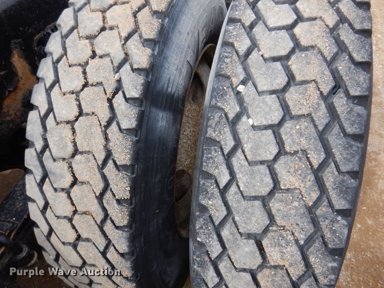 image for item JK9525 2001 Peterbilt 379  semi truck