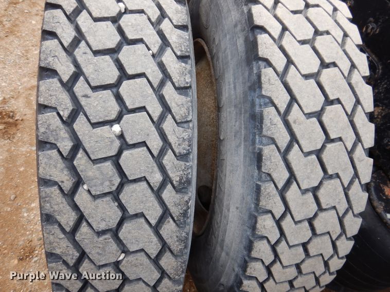 image for item JK9525 2001 Peterbilt 379  semi truck