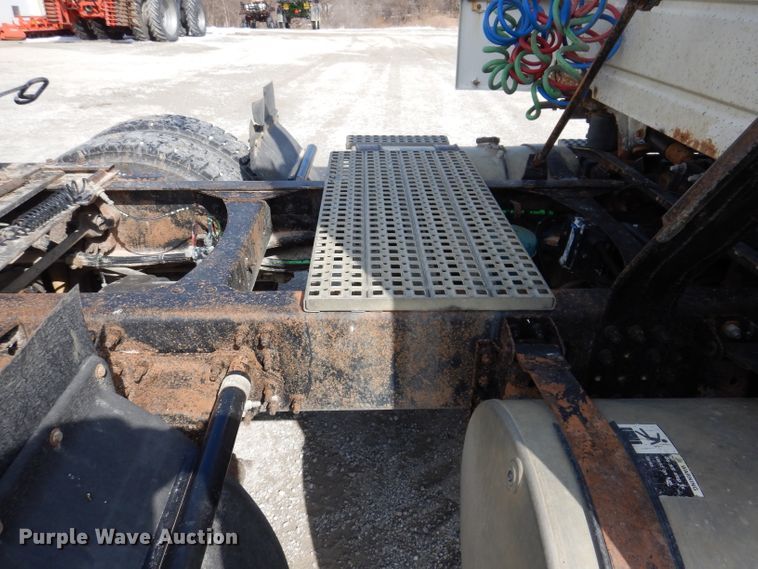 image for item JK9532 2000 Volvo VN  semi truck