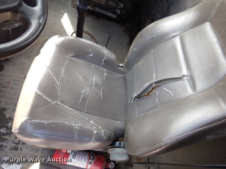 image for item JK9532 2000 Volvo VN  semi truck